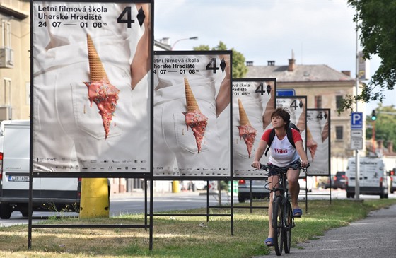 Na 41. roník Letní filmové koly upozorují po celém Uherském Hraditi...