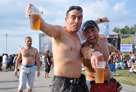 Atmosfée festivalu hodn pomohlo letní poasí.