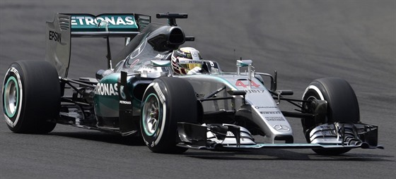 Lewis Hamilton bhem kvalifikace na Velkou cenu Maarska