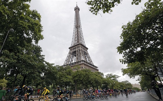 Dostane Eiffelova v v roce 2024 doasnou ozdobu v podob olympijských kruh? Dozvíme se za dva roky.