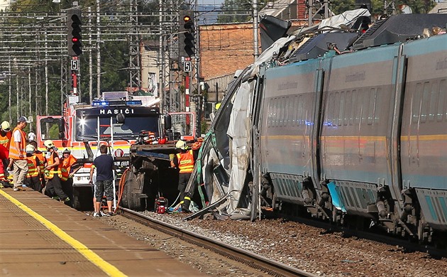 Ve Studénce na Novojiínsku se srazilo pendolino s nákladním autem. Pi nehod...