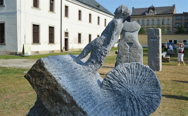 Stezku ozdobí také socha bavorského umlce Tila Ettla, který ije u ptadvacet...