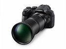 Objektiv Leica ultrazoomu Panasonic Lumix FZ300 při 24× přiblížení Objektiv Leica ultrazoomu Panasonic Lumix FZ300 při 24× přiblížení