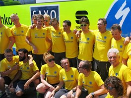 Cel tm Tinkoff-Saxo i s Romanem Kreuzigerem (horn ada, est zleva) se...