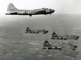 B-17F, stroje 524. (kód WA) a 525. (kód FR) bombardovací perut USAAF