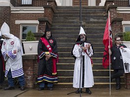 Ve Spojených státech i 150 let od svého zaloení stále existuje Ku Klux Klan,...