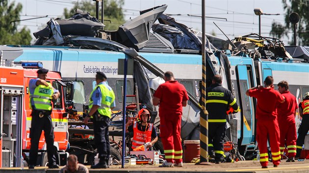 Ve Studnce na Novojinsku se srazilo pendolino s nkladnm autem. Pi nehod se zranilo asi dvacet lid, ti z nich nepeili, dalch nkolik lid je zranno tce. (22. ervence 2015)