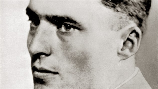 Plukovnk Claus Schenk von Stauffenberg, jeden ze strjc nespnho atenttu na Adolfa Hitlera v ervenci 1944.