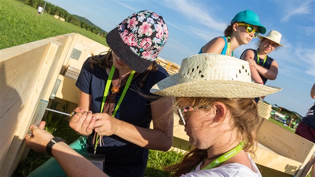 et skauti a skautky na jamboree bydl v podsadch. Sami si je montuj.