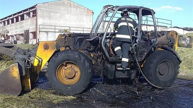 Ti pory dopravnch prostedk likvidovali ve stedu v podveer hasii z Olomouckho kraje. Hoel naklada, traktor a auta.