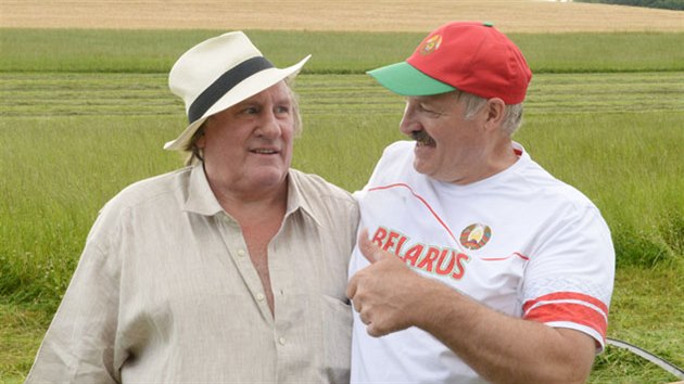 Francouzsk herec Grard Depardieu a blorusk prezident Alexandr Lukaenko (23. ervence 2015)