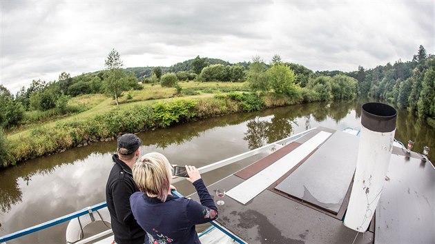 Splavnn Vltava pomalu ov. Letos se v Hlubok otevel nov sportovn pstav, za rok se splavn jez pod Hnvkovicemi.