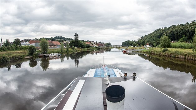 Splavnn Vltava pomalu ov. Letos se v Hlubok otevel nov sportovn pstav, za rok se splavn jez pod Hnvkovicemi.