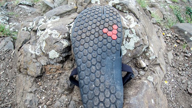 Typick  vzorek na podrce bot Vivobarefoot dr pomrn dobe i na mokru.