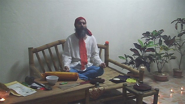 Jaroslav Dobe pi meditaci na Filipnch.