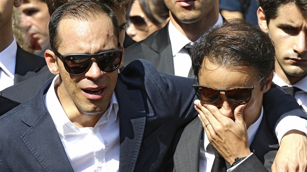 SMUTEK KOLEG. Brazilsk pilot F1 Felipe Massa, (vpravo) a Venezuelan Pastor Maldonado provali poheb svho kolegy s neskrvanm dojetm.