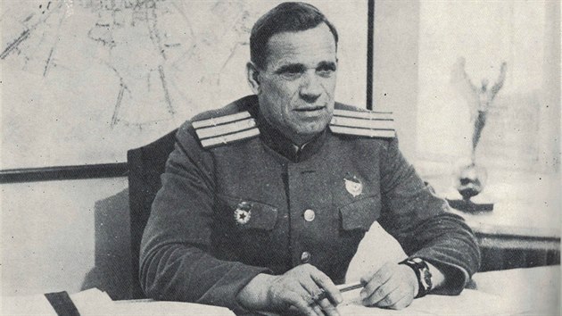 Povlen sovtsk velitel Olomouce Nikolaj P. Latyev.