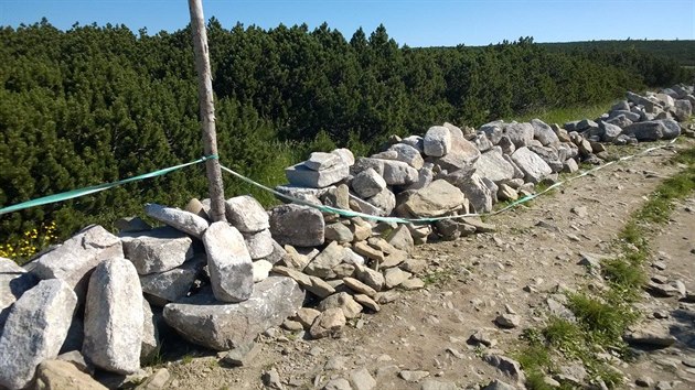 V Krkonoch opravuj turistick chodnk od Lun boudy k Slezskmu domu.