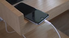 Už žádné zničené kabely. Magnetickou nabíječkou si můžete nabít i smartphone Už žádné zničené kabely. Magnetickou nabíječkou si můžete nabít i smartphone