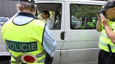 Společná kontrola cizinecké a dopravní policie na silnici u Chlumce na Ústecku... Společná kontrola cizinecké a dopravní policie na silnici u Chlumce na Ústecku...