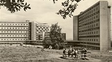 Pohled na Koldm od severu po dostavb východního kídla v roce 1958.
