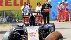 VRAK. Nico Hülkenberg a jeho vz po havárii pi Velké cen Maarska F1.