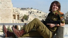 Gill Rosenbergová na fotografii pořízené během služby v izraelské armádě. Gill Rosenbergová na fotografii pořízené během služby v izraelské armádě.