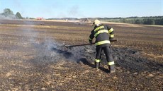 Na poli u Počátek hořelo v neděli večer strniště a balíky slámy. Na poli u Počátek hořelo v neděli večer strniště a balíky slámy.