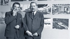 Alois Říha (vpravo) zhlédl expozici Za novou architekturu. (snímek z roku 1940) Alois Říha (vpravo) zhlédl expozici Za novou architekturu. (snímek z roku 1940)