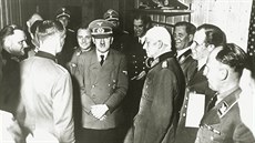Adolfa Hitlera na snímku poízeném krátce po neúspném atentátu ve Vlím...