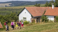 Turisté na snímku přicházejí k domu, kde žila poslední žítkovská bohyně Irma... Turisté na snímku přicházejí k domu, kde žila poslední žítkovská bohyně Irma...