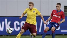 Sparanský záloník Martin Frýdek (vlevo) a  Kirill Nababkin z CSKA Moskva...