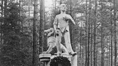 V Novém Boru stál pomník připomínající rumburskou vzpouru od roku 1923, nacisté... V Novém Boru stál pomník připomínající rumburskou vzpouru od roku 1923, nacisté...