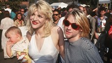 Kurt Cobain se svou manelkou Courtney Love a dcerou Frances Bean na...