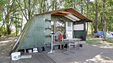 Okolo břehů novomlýnských nádrží hyzdí karavany. Okolo břehů novomlýnských nádrží hyzdí karavany.