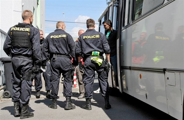 Policie na dálnici D5 na Tachovsku zastavila maarský nákladní automobil, který...