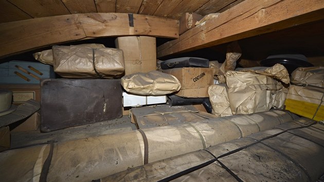 Libouchecký rodák Rudi Schlattner po sedmdesáti letech ukázal skrýš, do které s rodiči jako třináctiletý schovával před odsunem majetek.