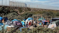 ivot v uprchlickém táboe New Jungle u Calais zaíná být ím dál tím víc...