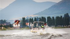 Jízda za lodí v Třebouticích. Jízda za lodí v Třebouticích.