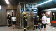 Na hlavním nádraí se zasekl výtah s lidmi.