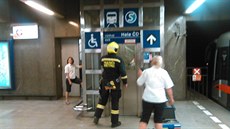Na hlavním nádraí se zasekl výtah s lidmi.