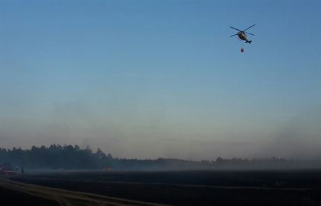 Helikoptéra zasahovala v tomto týdnu i pi rozsáhlém poáru u Olené na Rakovnicku.