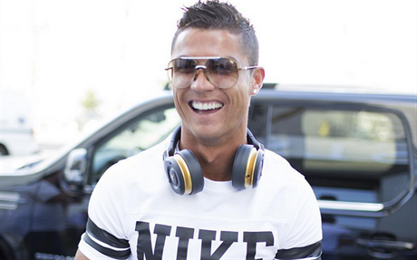 Cristiano Ronaldo se svými sluchátky ROC Sport Freedom Wireless