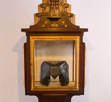 Skka (1912), kter m uvnit kubistick hodiny (1913). Navrhl ji Josef Gor...