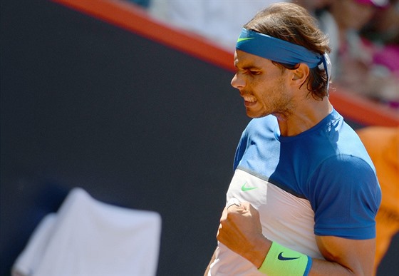panlský tenista Rafael Nadal se raduje ve finále turnaje v Hamburku.