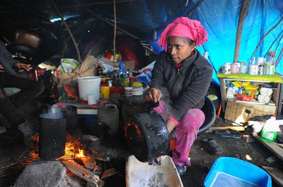 Nejzranitelnjími obyvateli uprchlického tábora v Calais jsou eny.