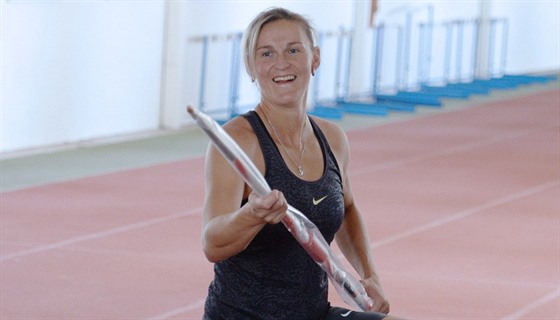 Barbora potáková lakuje na tréninku.