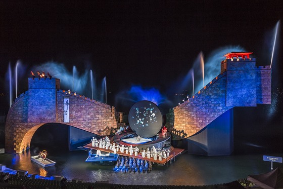 Z uvedení opery Turandot na Bodamském jezee