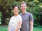 Mark Zuckerberg s thotnou manelkou a jejich psem