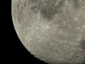 Stanice ISS „míjí“ Měsíc. (2. 8. 2015) Stanice ISS „míjí“ Měsíc. (2. 8. 2015)